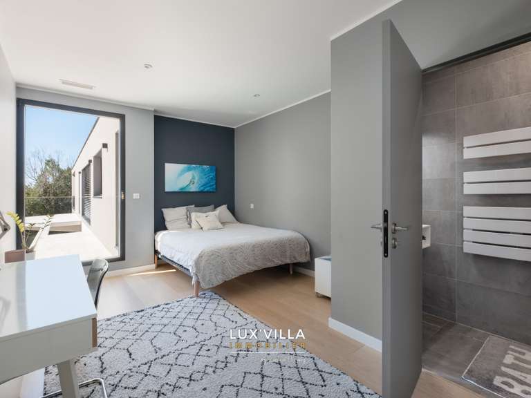 Villa Lattes - 8 chambres - 447m²