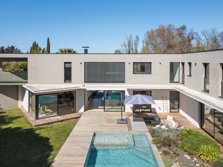 Villa Lattes - 8 chambres - 447m²