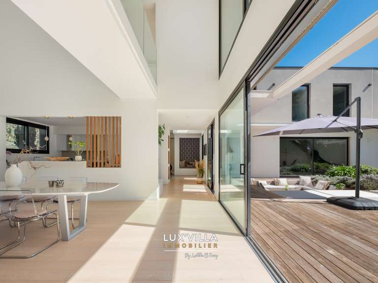 Villa Lattes - 8 chambres - 447m²
