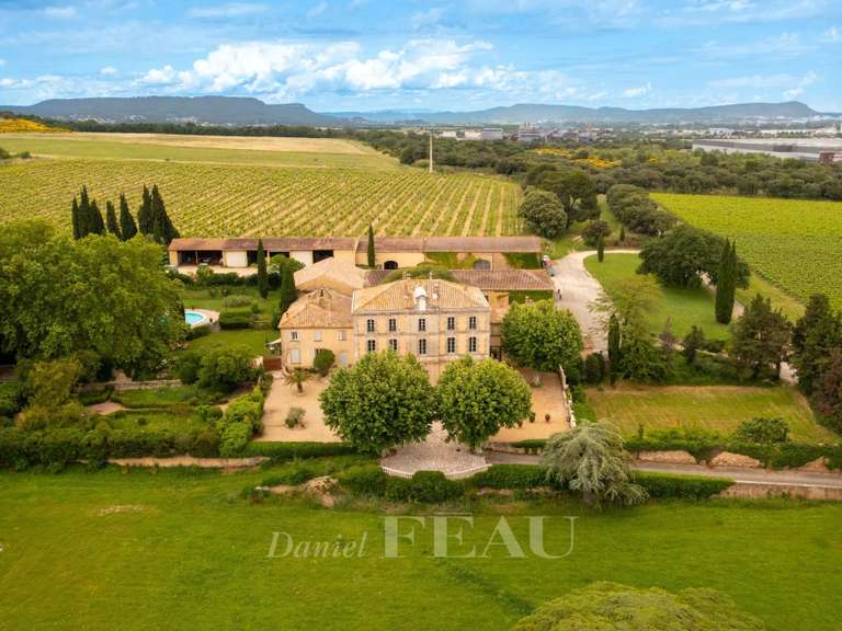 Domaine viticole Laudun-l'Ardoise - 10 chambres - 2766m²
