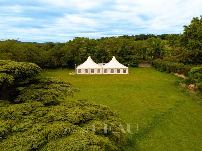 Domaine viticole Laudun-l'Ardoise - 10 chambres - 2766m²