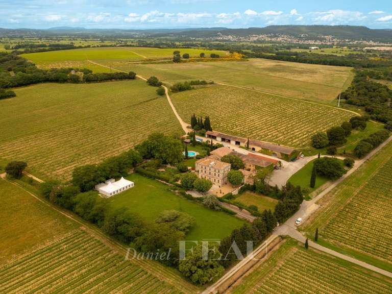 Domaine viticole Laudun-l'Ardoise - 10 chambres - 2766m²