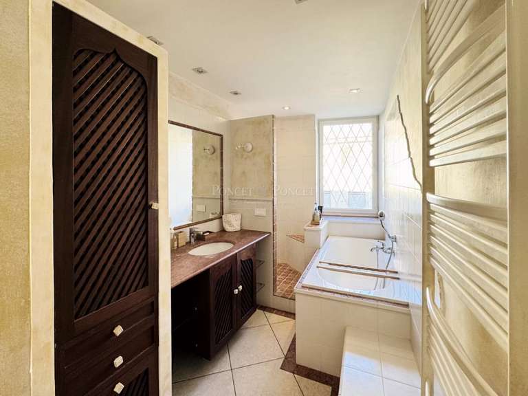 Maison Laudun-l'Ardoise - 3 chambres - 426m²