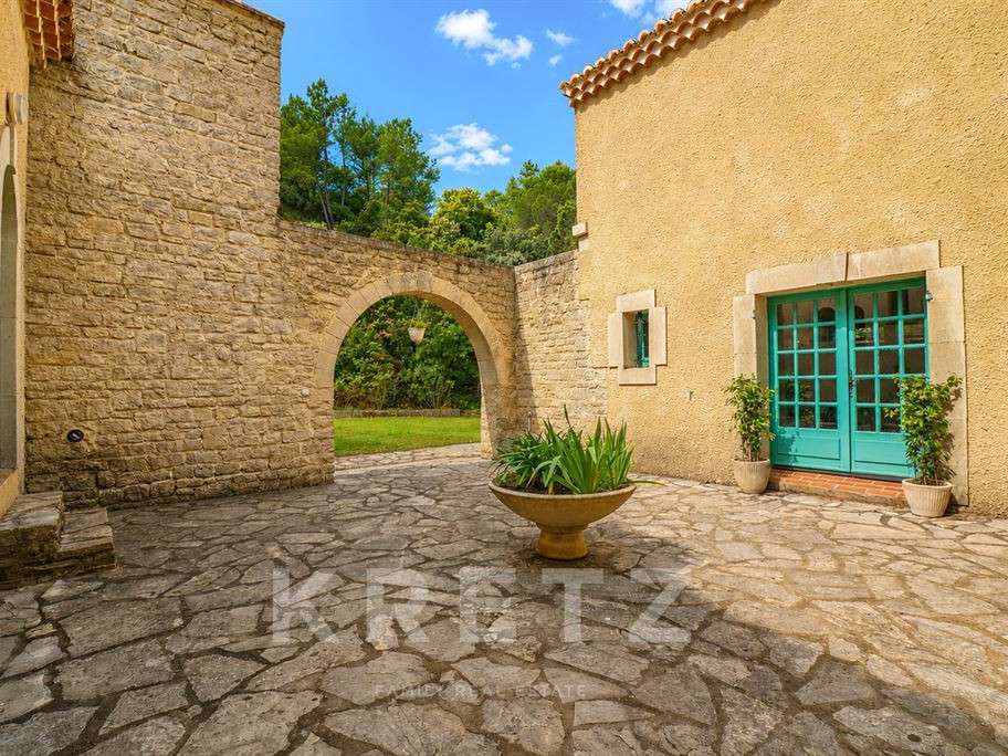 Maison Laudun-l'Ardoise