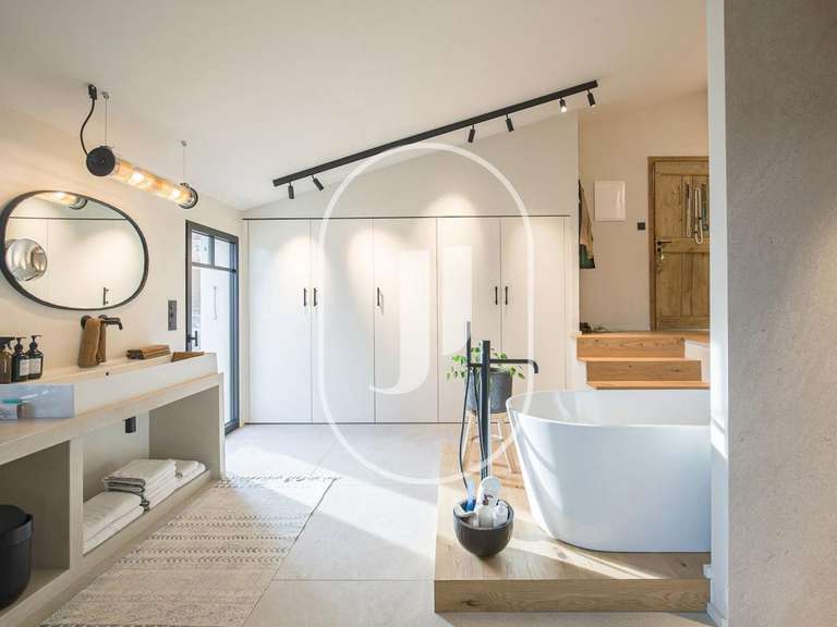 Maison Lauris - 6 chambres - 269m²