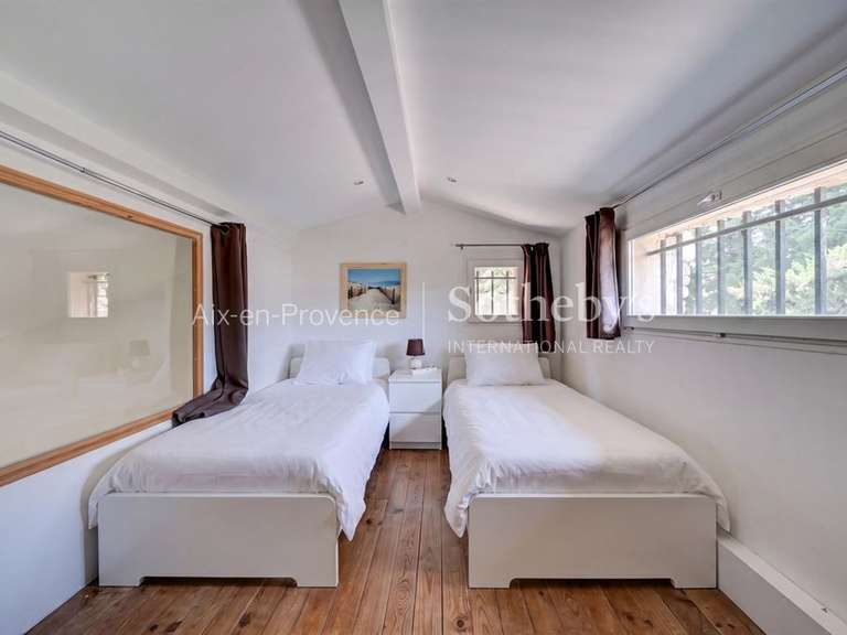 Maison Lauris - 6 chambres - 240m²