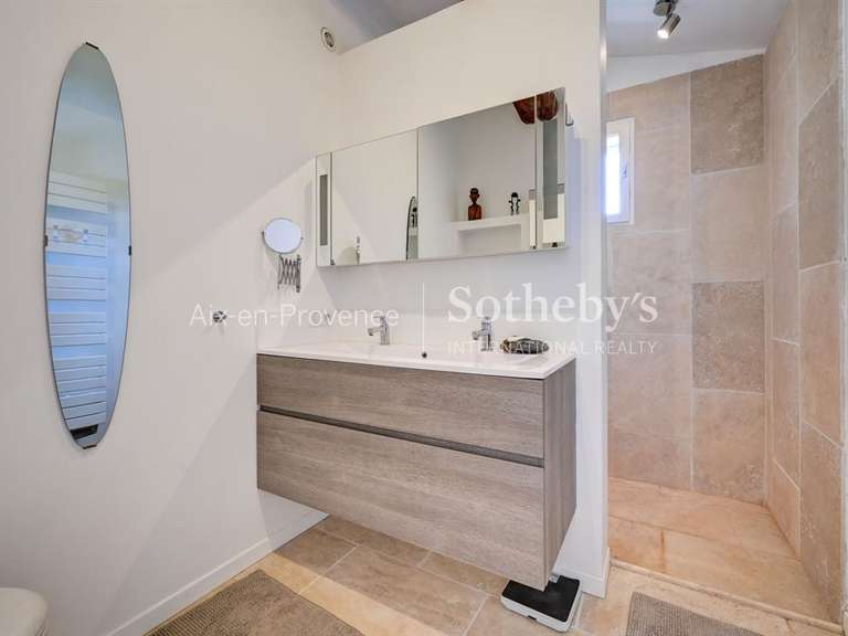 Maison Lauris - 6 chambres - 240m²