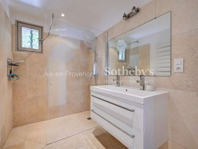Maison Lauris - 6 chambres - 240m²