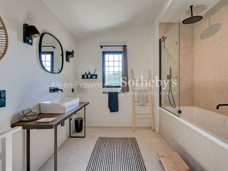 Maison Lauris - 6 chambres - 310m²