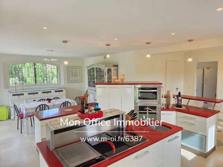 Property Lauris - 6 bedrooms - 340m²