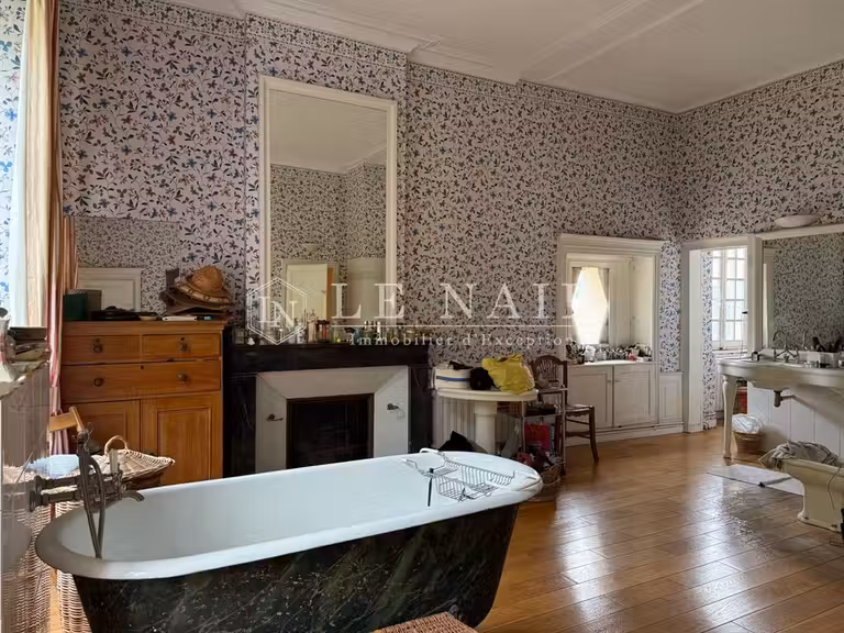 Castle Laval - 9 bedrooms - 580m²