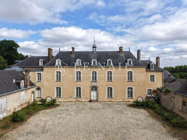 Castle Laval - 9 bedrooms - 580m²