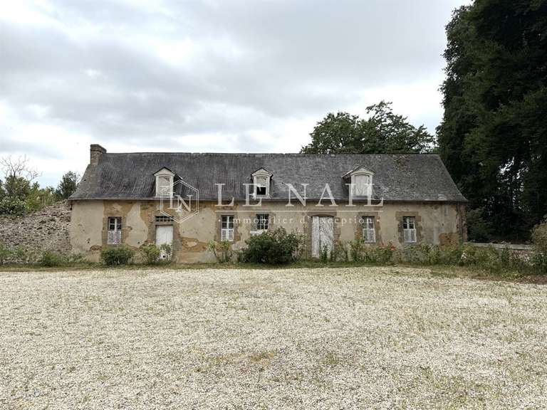 Castle Laval - 9 bedrooms - 580m²