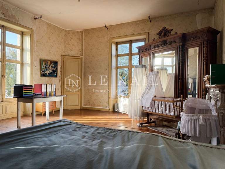 Château Laval - 13 chambres - 600m²