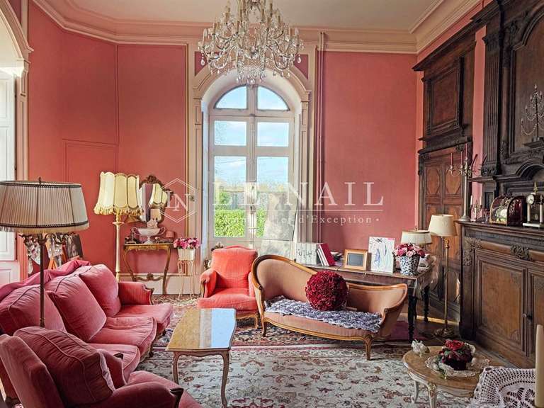 Château Laval - 13 chambres - 600m²