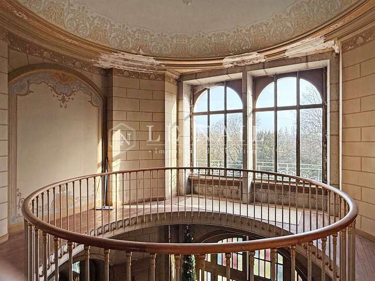 Château Laval - 13 chambres - 600m²