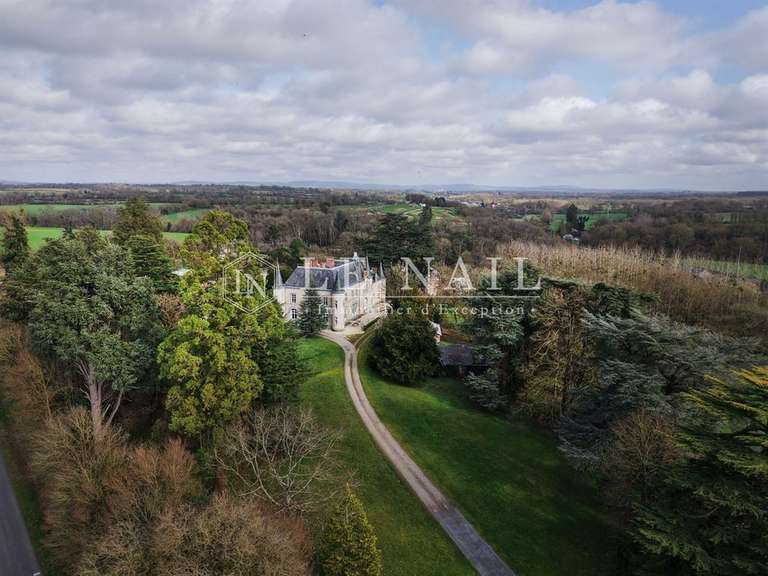Château Laval - 13 chambres - 600m²