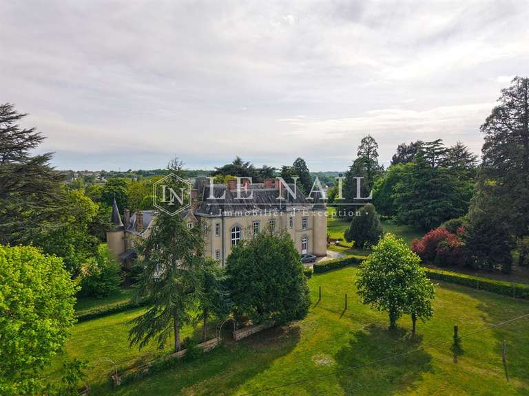 Château Laval - 13 chambres - 600m²