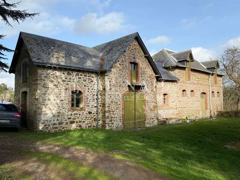 Château Laval - 13 chambres - 600m²