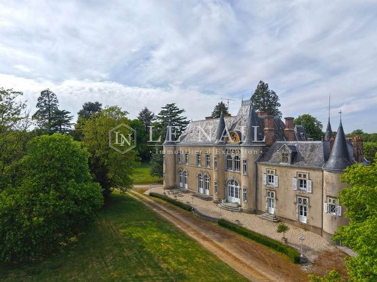 Château Laval - 13 chambres - 600m²