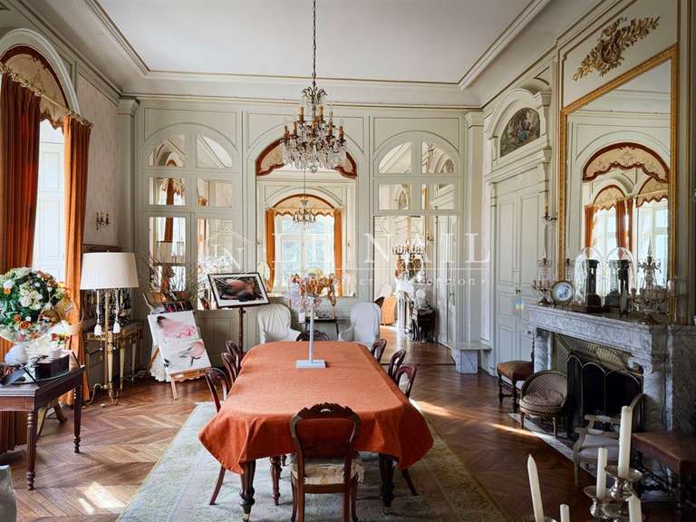 Château Laval - 13 chambres - 600m²