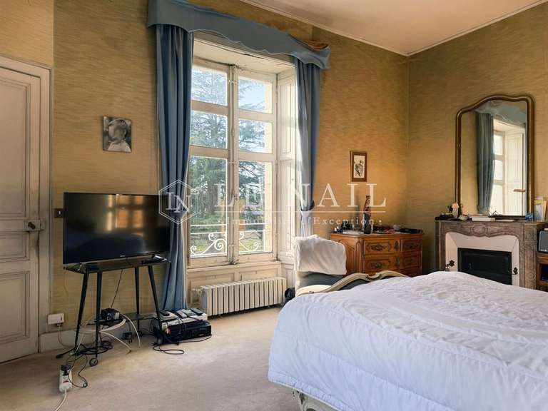 Château Laval - 13 chambres - 600m²