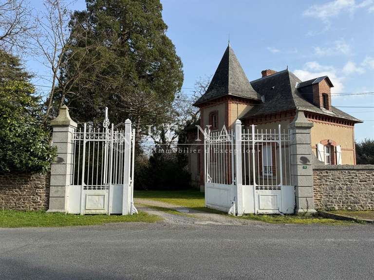 Château Laval - 13 chambres - 600m²
