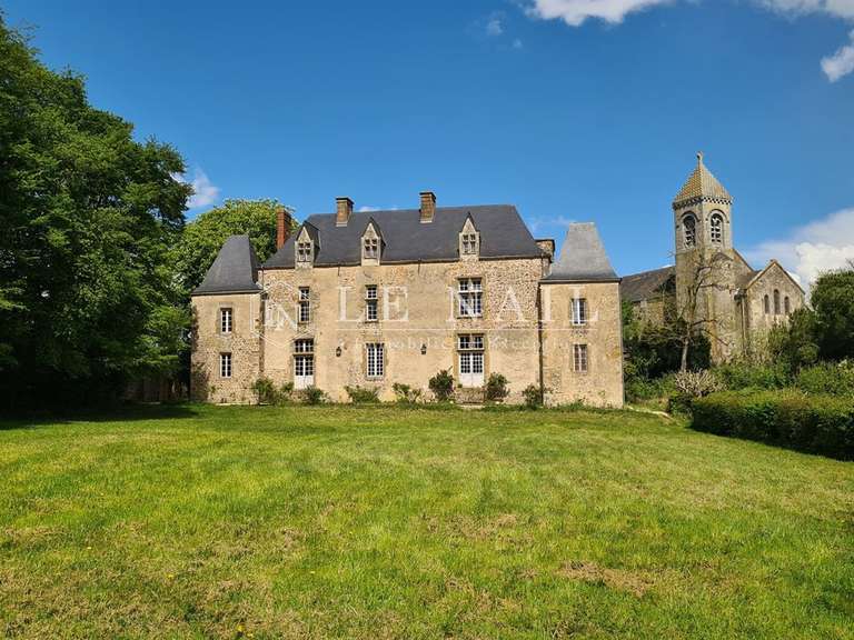 Castle Laval - 5 bedrooms - 320m²