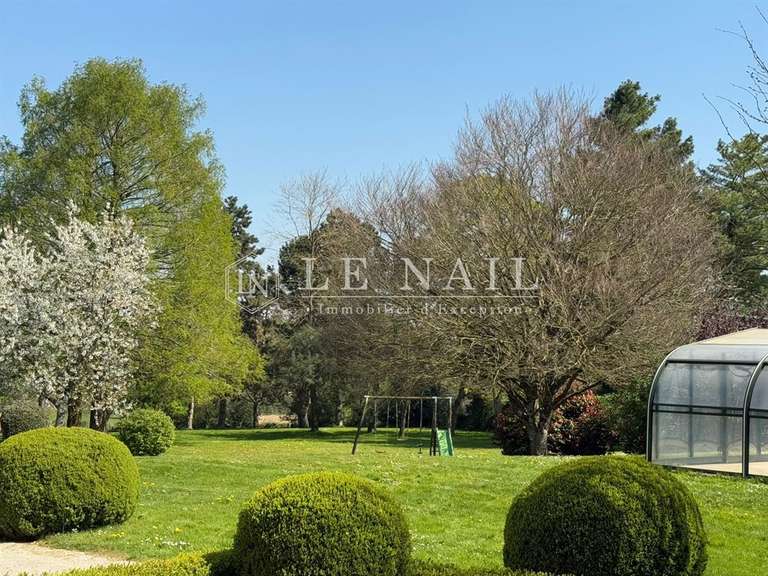 Maison Laval - 9 chambres - 280m²