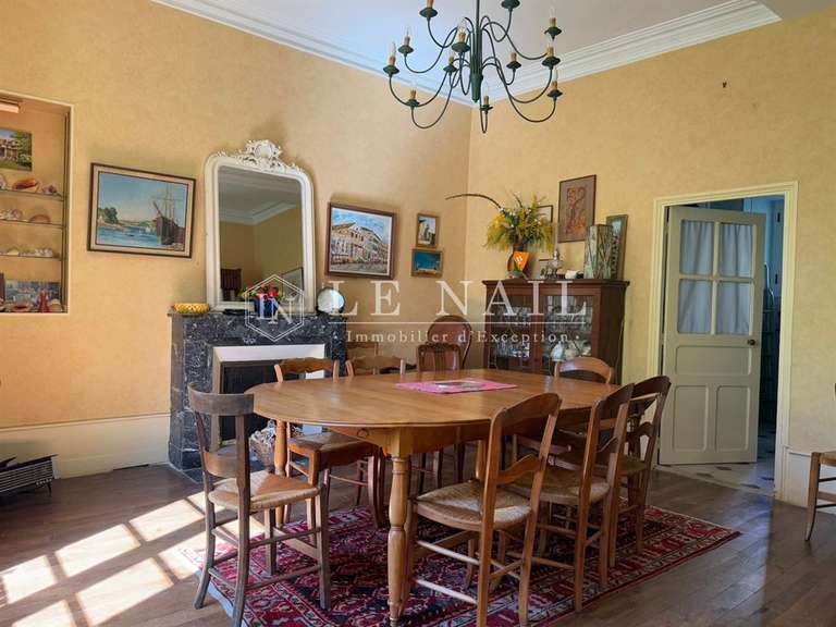 Maison Laval - 9 chambres - 280m²