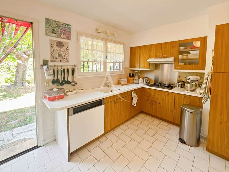 Maison Le Bar-sur-Loup - 3 chambres - 137m²