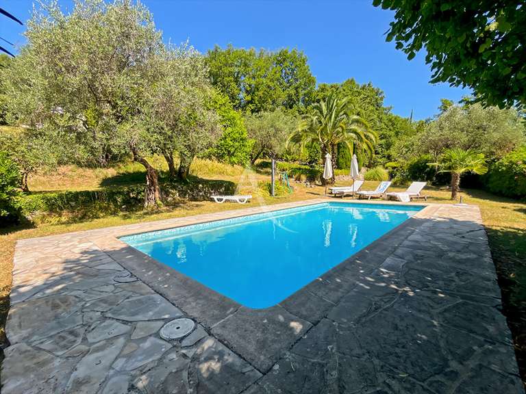 Maison Le Bar-sur-Loup - 3 chambres - 137m²
