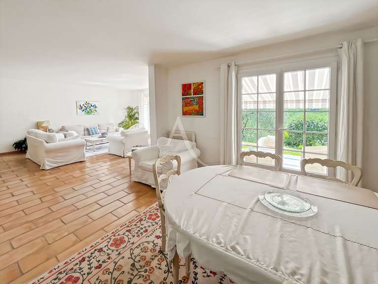 Maison Le Bar-sur-Loup - 3 chambres - 137m²