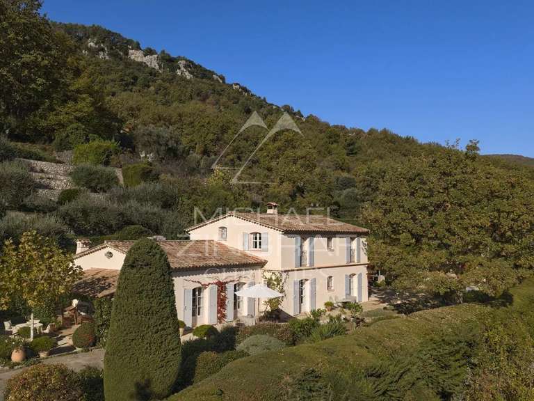 Maison Le Bar-sur-Loup - 4 chambres - 220m²