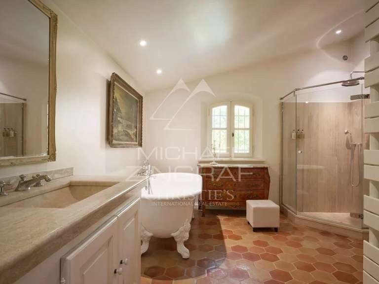 Maison Le Bar-sur-Loup - 4 chambres - 220m²