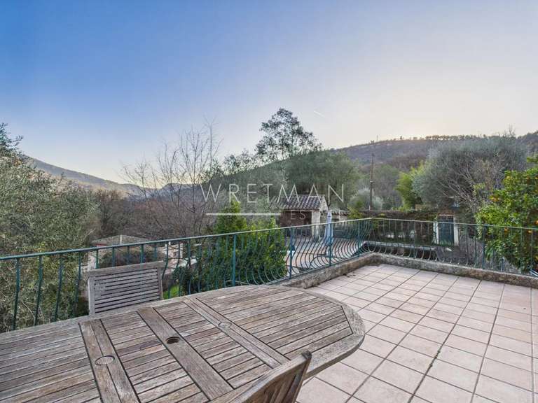 Maison Le Bar-sur-Loup - 3 chambres - 165m²