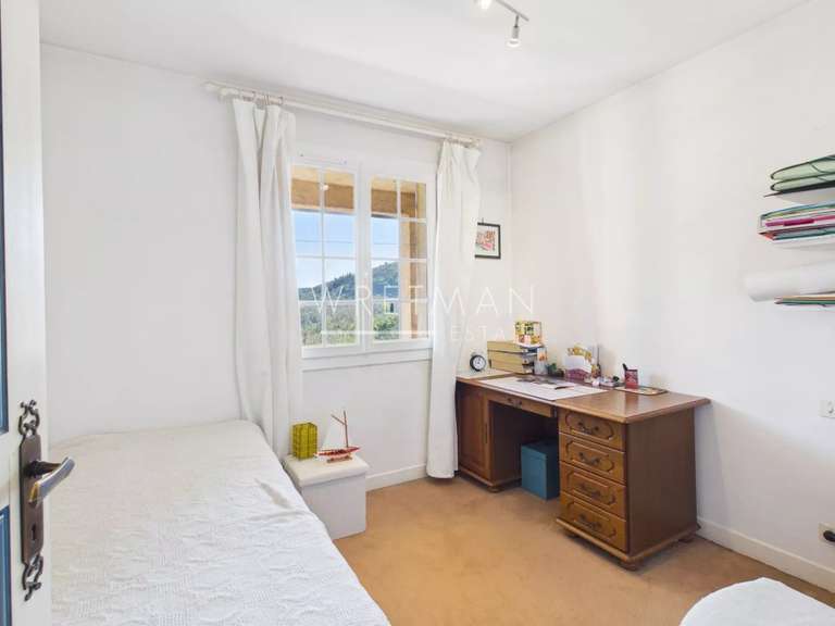 Maison Le Bar-sur-Loup - 4 chambres - 160m²