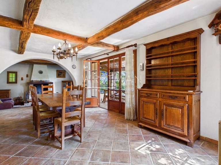 House Le Bar-sur-Loup - 3 bedrooms - 162m²