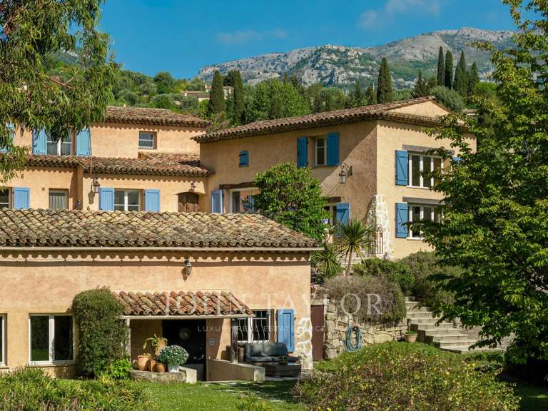 Maison Le Bar-sur-Loup - 5 chambres - 250m²
