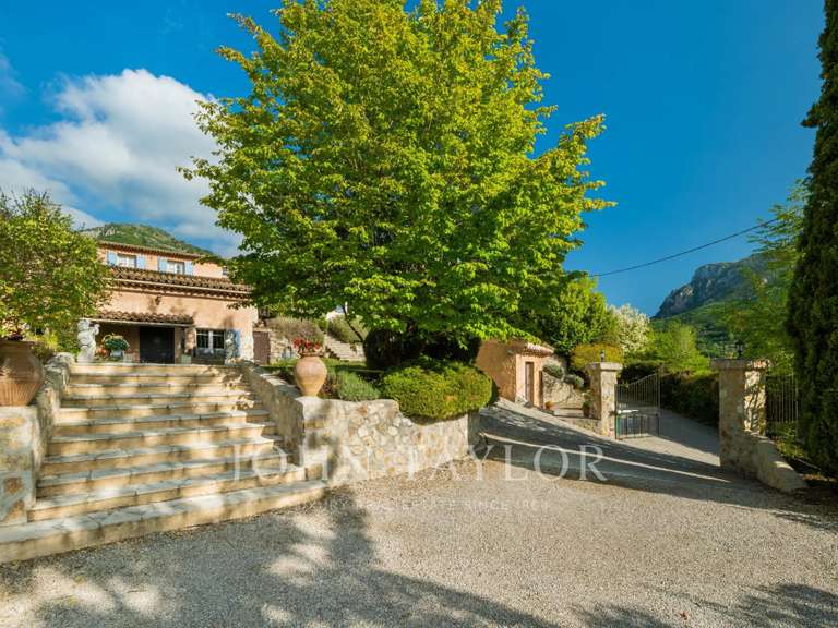 Maison Le Bar-sur-Loup - 5 chambres - 250m²