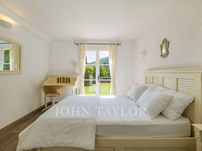 Maison Le Bar-sur-Loup - 5 chambres - 250m²