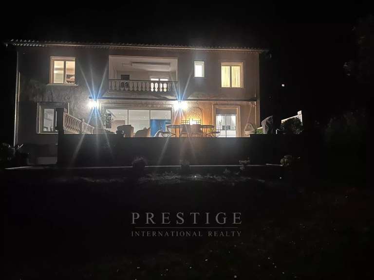 House Le Bar-sur-Loup - 4 bedrooms - 292m²