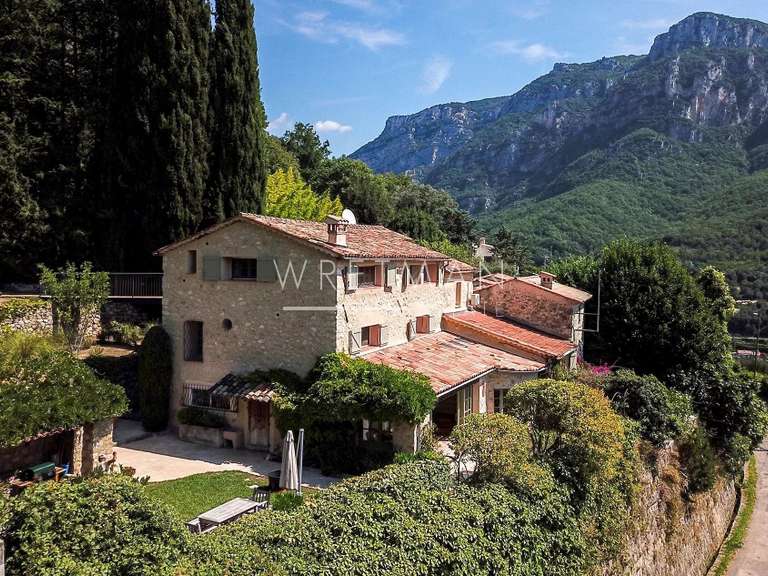 Maison Le Bar-sur-Loup - 5 chambres - 238m²