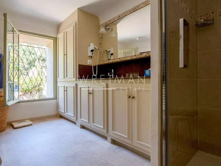 Maison Le Bar-sur-Loup - 5 chambres - 238m²
