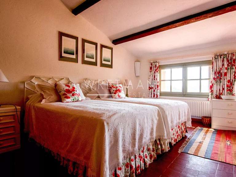 Maison Le Bar-sur-Loup - 5 chambres - 238m²