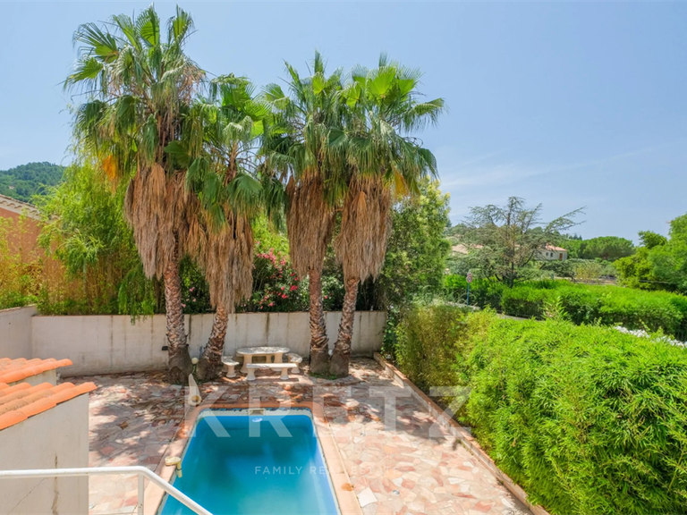 Maison Le Beausset - 4 chambres - 195m²