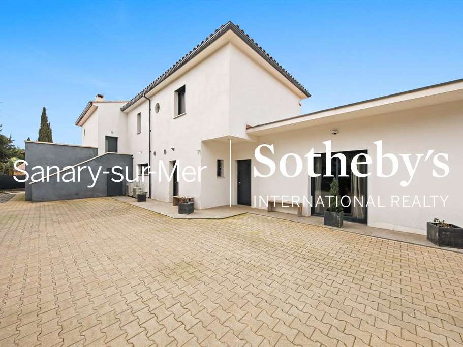 House Le Beausset