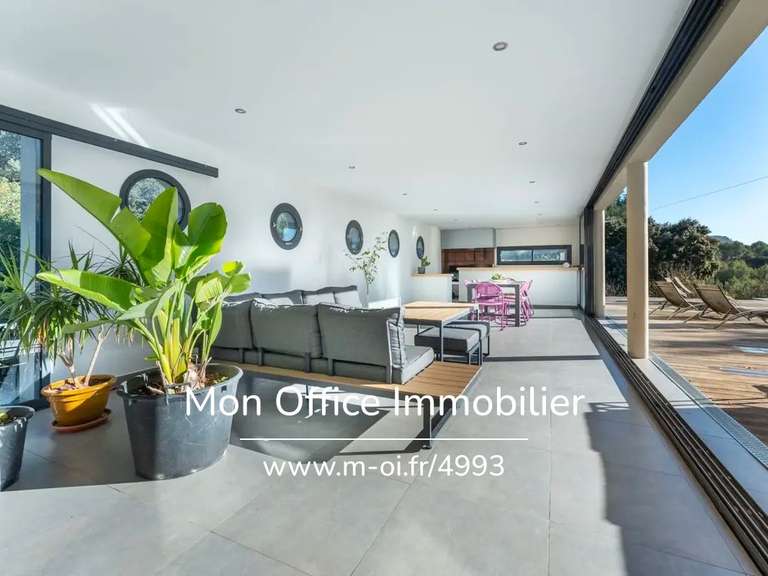 Maison Le Beausset - 3 chambres - 212m²