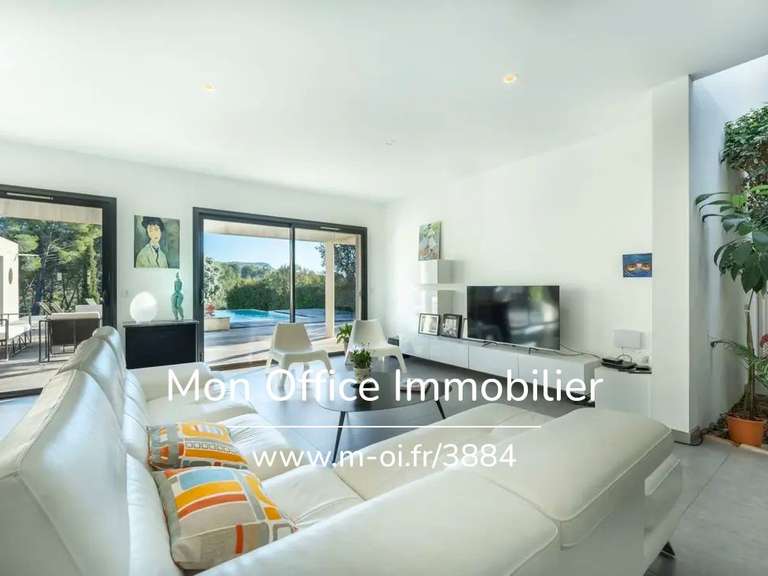 Maison Le Beausset - 3 chambres - 212m²