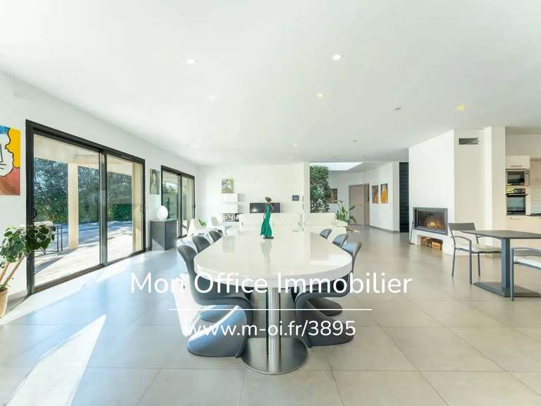 Maison Le Beausset - 3 chambres - 212m²